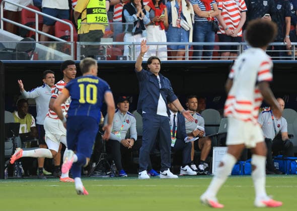 SANTA CLARA, CALIFORNIA - JULY 1: United States Head Coach Mauricio Pochettino watches on during the FIFA World Cup, WM, Weltmeisterschaft, Fussball 2026 Round Of 32 match between USA and Bosnia and Herzegovina at San Francisco Bay Area Stadium on July 1, 2026 in Santa Clara, United States.  Copyright: xMBxMediax