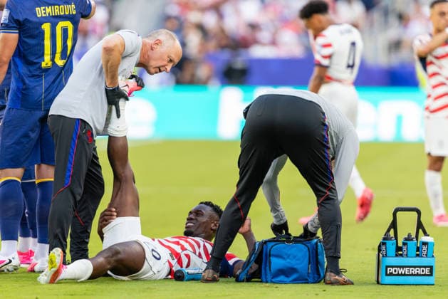 SANTA CLARA, CA - JULY 01: Folarin Balogun 20 of United States of America gets medical attention during the FIFA World Cup, WM, Weltmeisterschaft, Fussball 2026 Round of 32 match between United States of America and Bosnia and Herzegovina on July 1, 2026 at San Francisco Bay Area Stadium in Santa Clara, CA. (Photo by Matthew Huang Icon Sportswire) SOCCER: JUL 01 FIFA World Cup 26 Round of 32 - USA v Bosnia and Herzegovina EDITORIAL USE ONLY Icon260701029