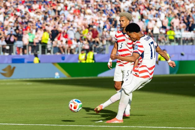 SANTA CLARA, CA - JULY 01: Malik Tillman 17 of United States of America scores a goal during the FIFA World Cup, WM, Weltmeisterschaft, Fussball 2026 Round of 32 match between United States of America and Bosnia and Herzegovina on July 1, 2026 at San Francisco Bay Area Stadium in Santa Clara, CA. (Photo by Matthew Huang Icon Sportswire) SOCCER: JUL 01 FIFA World Cup 26 Round of 32 - USA v Bosnia and Herzegovina EDITORIAL USE ONLY Icon260701042