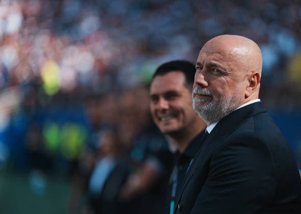 (260702) -- SAN FRANCISCO, July 2, 2026 -- Head coach Sergej Barbarez of Bosnia and Herzegovina is seen before the round of 32 match between the United States and Bosnia and Herzegovina at the 2026 FIFA World Cup, WM, Weltmeisterschaft, Fussball at San Francisco Bay Area Stadium in San Francisco, the United States, July 1, 2026. ) (SP)U.S.-SAN FRANCISCO-FOOTBALL-FIFA WORLD CUP-ROUND OF 32-USA VS BIH XuxChang 