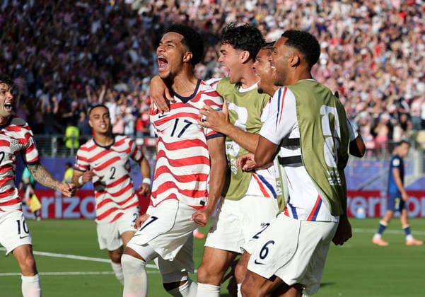 (260702) -- SAN FRANCISCO, July 2, 2026 -- Malik Tillman (3rd L) of the United States celebrates with teammates after scoring on a free kick during the round of 32 match between the United States and Bosnia and Herzegovina at the 2026 FIFA World Cup, WM, Weltmeisterschaft, Fussball at San Francisco Bay Area Stadium in San Francisco, the United States, July 1, 2026. ) (SP)U.S.-SAN FRANCISCO-FOOTBALL-FIFA WORLD CUP-ROUND OF 32-USA VS BIH CaoxCan 