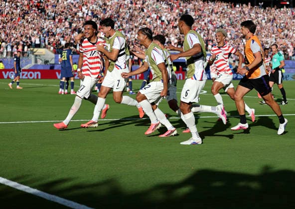 (260702) -- SAN FRANCISCO, July 2, 2026 -- Malik Tillman (1st L) of the United States celebrates with teammates after scoring on a free kick during the round of 32 match between the United States and Bosnia and Herzegovina at the 2026 FIFA World Cup, WM, Weltmeisterschaft, Fussball at San Francisco Bay Area Stadium in San Francisco, the United States, July 1, 2026. ) (SP)U.S.-SAN FRANCISCO-FOOTBALL-FIFA WORLD CUP-ROUND OF 32-USA VS BIH CaoxCan 