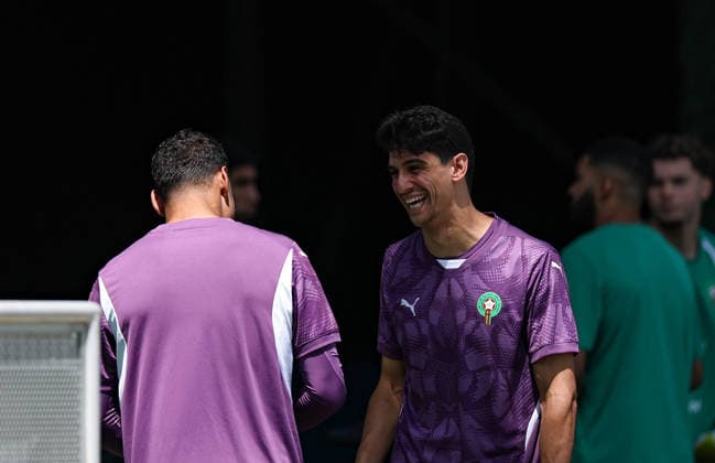 (260702) -- HOUSTON, July 2, 2026 -- Morocco s goalkeeper Yassine Bounou (front R) talks to a teammate before a training session ahead of the round of 16 match between Canada and Morocco at the 2026 FIFA World Cup, WM, Weltmeisterschaft, Fussball in Houston, the United States, July 1, 2026. ) (SP)U.S.-HOUSTON-FOOTBALL-FIFA WORLD CUP-TRAINING-MOROCCO LixMing 