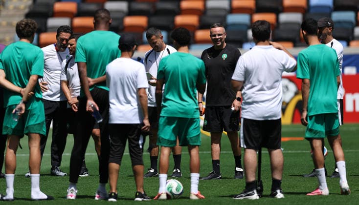 (260702) -- HOUSTON, July 2, 2026 -- Morocco s head coach Mohamed Ouahbi (4th R) instructs players during a training session ahead of the round of 16 match between Canada and Morocco at the 2026 FIFA World Cup, WM, Weltmeisterschaft, Fussball in Houston, the United States, July 1, 2026. ) (SP)U.S.-HOUSTON-FOOTBALL-FIFA WORLD CUP-TRAINING-MOROCCO LixMing 