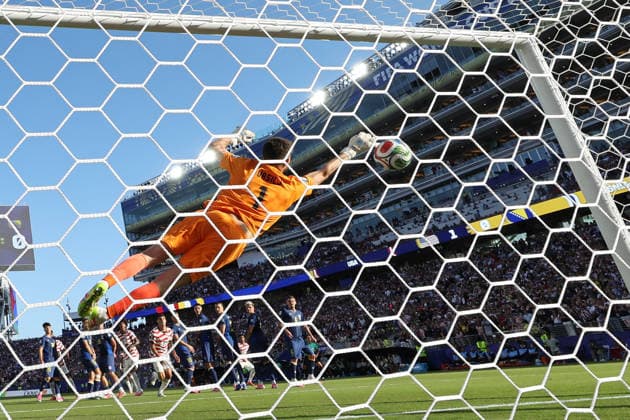 (260702) -- SAN FRANCISCO, July 2, 2026 -- Nikola Vasilj, goalkeeper of Bosnia and Herzegovina, fails to save the goal by Malik Tillman of the United States during the round of 32 match between the United States and Bosnia and Herzegovina at the 2026 FIFA World Cup, WM, Weltmeisterschaft, Fussball at San Francisco Bay Area Stadium in San Francisco, the United States, July 1, 2026. ) (SP)U.S.-SAN FRANCISCO-FOOTBALL-FIFA WORLD CUP-ROUND OF 32-USA VS BIH CaoxCan 