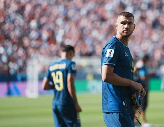 (260702) -- SAN FRANCISCO, July 2, 2026 -- Edin Dzeko of Bosnia and Herzegovina is seen before the round of 32 match between the United States and Bosnia and Herzegovina at the 2026 FIFA World Cup, WM, Weltmeisterschaft, Fussball at San Francisco Bay Area Stadium in San Francisco, the United States, July 1, 2026. ) (SP)U.S.-SAN FRANCISCO-FOOTBALL-FIFA WORLD CUP-ROUND OF 32-USA VS BIH XuxChang 