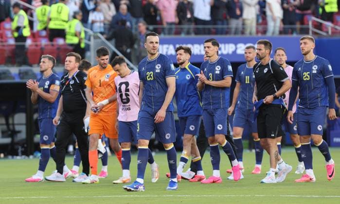 FIFA World Cup, WM, Weltmeisterschaft, Fussball 2026 - United States Of America v Bosnia and Herzegovina CALIFORNIA, UNITED STATES OF AMERICA, July 1: Bosnia and Herzegovina players looks disappointed & dejected after losing 2-0 against United States of America and exit the FOFA World Cup 2026 during the FIFA World Cup 2026 match in the Round Of 32 between United States Of America v Bosnia and Herzegovina at San Francisco Stadium, Santa Clara, California, on 1 July. (Photo by DC Photo Crystal Pix) Santa Clara San Francisco Stadium United States Of America Copyright: xDCxPhotox xCrystaxPixx SportsxPressxPhotox Sportspressphoto_SPR182552