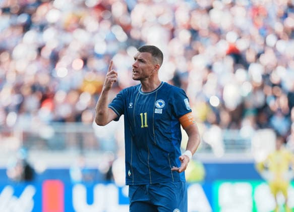 (260702) -- SAN FRANCISCO, July 2, 2026 -- Edin Dzeko of Bosnia and Herzegovina reacts during the round of 32 match between the United States and Bosnia and Herzegovina at the 2026 FIFA World Cup, WM, Weltmeisterschaft, Fussball at San Francisco Bay Area Stadium in San Francisco, the United States, July 1, 2026. ) (SP)U.S.-SAN FRANCISCO-FOOTBALL-FIFA WORLD CUP-ROUND OF 32-USA VS BIH XuxChang 