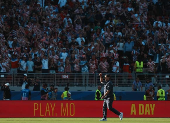 (260702) -- SAN FRANCISCO, July 2, 2026 -- Mauricio Pochettino, head coach of the United States, greets spectators after winning the round of 32 match between the United States and Bosnia and Herzegovina at the 2026 FIFA World Cup, WM, Weltmeisterschaft, Fussball at San Francisco Bay Area Stadium in San Francisco, the United States, July 1, 2026. ) (SP)U.S.-SAN FRANCISCO-FOOTBALL-FIFA WORLD CUP-ROUND OF 32-USA VS BIH XuxChang 