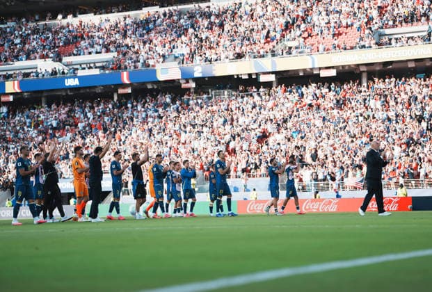 (260702) -- SAN FRANCISCO, July 2, 2026 -- Players of Bosnia and Herzegovina greets spectators after losing the round of 32 match between the United States and Bosnia and Herzegovina at the 2026 FIFA World Cup, WM, Weltmeisterschaft, Fussball at San Francisco Bay Area Stadium in San Francisco, the United States, July 1, 2026. ) (SP)U.S.-SAN FRANCISCO-FOOTBALL-FIFA WORLD CUP-ROUND OF 32-USA VS BIH XuxChang 