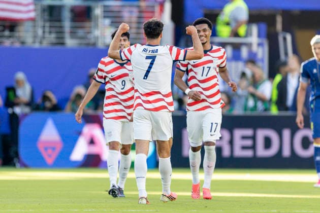 SANTA CLARA, CA - JULY 01: Giovanni Reyna 7 of United States of America, Ricardo Pepi 9 of United States of America and Malik Tillman 17 of United States of America celebrate their victory during the FIFA World Cup, WM, Weltmeisterschaft, Fussball round of 32 match between the United States (USA) and Bosnia and Herzegovina on July 1, 2026 at San Francisco Bay Area Stadium in Santa Clara, CA. (Photo by Bob Kupbens Icon Sportswire) SOCCER: JUL 01 FIFA World Cup 26 Round of 32 - USA v Bosnia and Herzegovina EDITORIAL USE ONLY Icon260701065