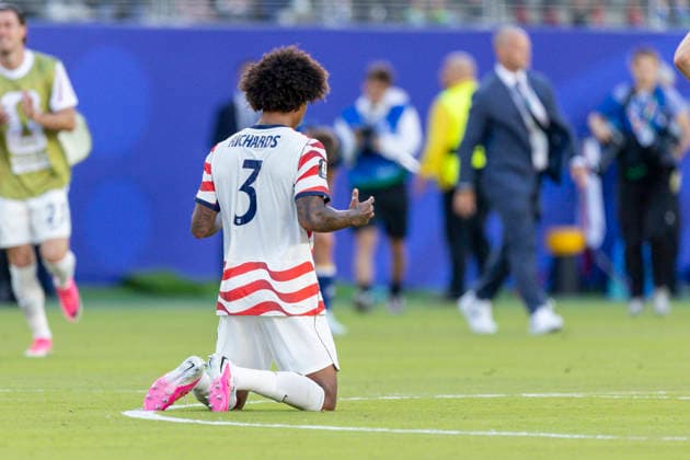 SANTA CLARA, CA - JULY 01: Chris Richards 3 of United States of America celebrates his team™s victory during the FIFA World Cup, WM, Weltmeisterschaft, Fussball round of 32 match between the United States (USA) and Bosnia and Herzegovina on July 1, 2026 at San Francisco Bay Area Stadium in Santa Clara, CA. (Photo by Bob Kupbens Icon Sportswire) SOCCER: JUL 01 FIFA World Cup 26 Round of 32 - USA v Bosnia and Herzegovina EDITORIAL USE ONLY Icon260701067