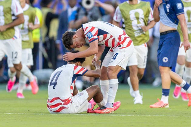 SANTA CLARA, CA - JULY 01: Sebastian Berhalter 14 of United States of America and Tyler Adams 4 of United States of America celebrate their victory during the FIFA World Cup, WM, Weltmeisterschaft, Fussball round of 32 match between the United States (USA) and Bosnia and Herzegovina on July 1, 2026 at San Francisco Bay Area Stadium in Santa Clara, CA. (Photo by Bob Kupbens Icon Sportswire) SOCCER: JUL 01 FIFA World Cup 26 Round of 32 - USA v Bosnia and Herzegovina EDITORIAL USE ONLY Icon260701066