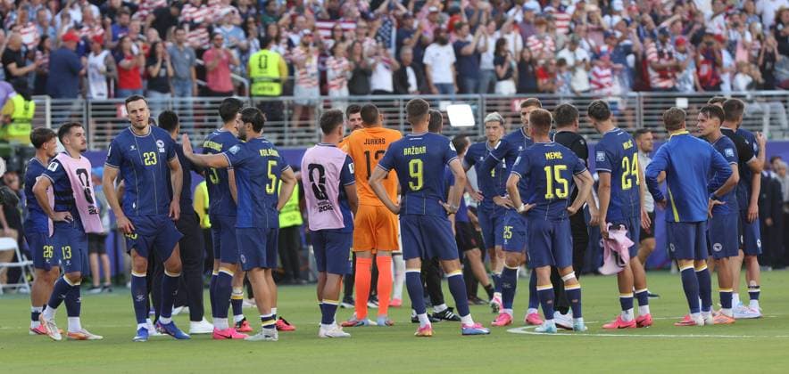 . - United States Of America v Bosnia and Herzegovina, FIFA World Cup, WM, Weltmeisterschaft, Fussball 2026, Round Of 32, Levi Stadium, San Francisco Stadium, Santa Clara, California, USA, 1st July 2026. DC Photos Crystal Pix Bosnia and Herzegovina players looks disappointed & dejected after being eliminated from the FIFA World Cup. - United States Of America v Bosnia and Herzegovina, FiFA World Cup 2026, Round Of 32, Levi Stadium, San Francisco Stadium, Santa Clara, California, USA, 1st July 2026. DC Photos Crystal Pix Santa Clara San Francisco Stadium United States Of America Copyright: xDCxPhotosx CP_United_States_Bosnia_010726_DC_42