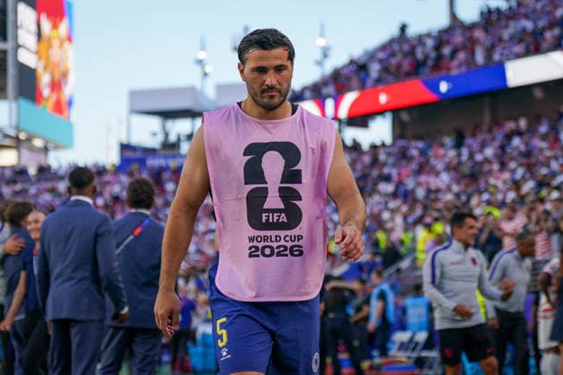 USA: Fußball FIFA World Cup, WM, Weltmeisterschaft, Fussball 2026, Sechzehntelfinale - USA vs Bosnien - Herzegowina im Levi™s Stadium (Santa Clara, San Francisco Bay Area, Kalifornien): Sead KolaÅ¡inac Sead Kolasinac (Bosnien und Herzegowina 5) Enttäuschung, Trauer, Niederlage, Ausgeschieden, Mimik *** USA Soccer FIFA World Cup 2026, Round of 32: USA vs. Bosnia and Herzegovina at Levi’s Stadium in Santa Clara, San Francisco Bay Area, California; Sead Kolaöinac; Bosnia and Herzegovina 5; Disappointment, Sadness, Defeat, Eliminated, Facial Expressions Copyright: xJOERANxSTEINSIEKx