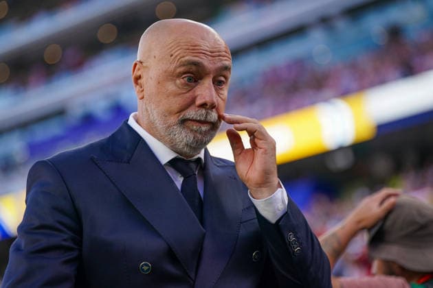 USA: Fußball FIFA World Cup, WM, Weltmeisterschaft, Fussball 2026, Sechzehntelfinale - USA vs Bosnien - Herzegowina im Levi™s Stadium (Santa Clara, San Francisco Bay Area, Kalifornien): Sergej Barbarez (Trainer Bosnien und Herzegowina) Enttäuschung, Trauer, Niederlage, Ausgeschieden, Mimik, Tränen *** USA Soccer FIFA World Cup 2026, Round of 32: USA vs. Bosnia and Herzegovina at Levi’s Stadium in Santa Clara, San Francisco Bay Area, California; Sergej Barbarez, coach of Bosnia and Herzegovina; disappointment, sadness, defeat, elimination, facial expressions, tears Copyright: xJOERANxSTEINSIEKx