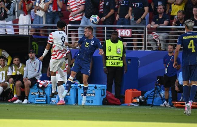 USA vs Bosnia and Herzegovina - FIFA World Cup, WM, Weltmeisterschaft, Fussball 2026 - Round 32 SANTA CLARA, CALIFORNIA - JULY 1: Ricardo Pepi (9) of USA in action against Pavel Sulc (15) of team Bosnia Herzegovina during the 2026 FIFA World Cup Round 32 match between USA vs Bosnia and Herzegovina at the San Francisco Bay Area Stadium (Levi s Stadium) in Santa Clara, California, United States on July 1, 2026. Tayfun Coskun Anadolu California United States. Editorial use only. Please get in touch for any other usage.  Copyright: x2026xAnadoluxTayfunxCoskunx