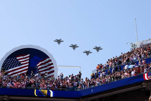 July 1, 2026, Santa Clara, California, USA: Santa Clara, USA - July 1 2026: Plane flyover before a FIFA World Cup, WM, Weltmeisterschaft, Fussball R32 match between United States and Bosnia-Herzegovina at San Francisco Bay Area Stadium World Cup 2026 R32: United States 2-0 Bosnia-Herzegovina  - ZUMAp121 20260701_zsp_p121_068 Copyright: xChrisxPutnamx