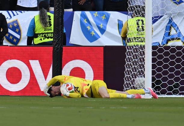 USA vs Bosnia and Herzegovina - FIFA World Cup, WM, Weltmeisterschaft, Fussball 2026 - Round 32 SANTA CLARA, CALIFORNIA - JULY 1: Goalkeeper Matt Turner of USA in holds his head during the 2026 FIFA World Cup Round 32 match between USA vs Bosnia and Herzegovina at the San Francisco Bay Area Stadium (Levi s Stadium) in Santa Clara, California, United States on July 1, 2026. Tayfun Coskun Anadolu California United States. Editorial use only. Please get in touch for any other usage.  Copyright: x2026xAnadoluxTayfunxCoskunx