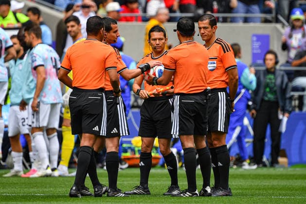 July 01, 2026: Match officials getting ready for the kickoff before the FIFA World Cup, WM, Weltmeisterschaft, Fussball knockout round of 32 match between Belgium and Senegal in Seattle, WA.Belgium defeated Senegal 3-2 on a penalty kick near the end of the second overtime period. CSM Seattle United States - ZUMAc04_ 20260701_zma_c04_053 Copyright: xStevexFaberx