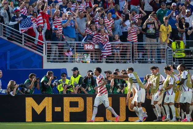 July 1, 2026: United States midfielder Malik Tillman (17) celebrates after scoring on a free kick as Bosnia and Herzegovina goalkeeper Nikola Vasilj (1) is unable to make the save during the FIFA World Cup, WM, Weltmeisterschaft, Fussball 2026 Round of 32 match at Levi s Stadium on Wednesday, July 1, 2026, in Santa Clara. California News - July 1, 2026  - ZUMAj89_ 20260701_zaf_j89_021 Copyright: xPaulxKitagakixJr.x