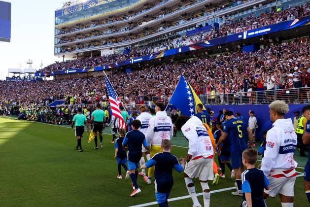 July 1, 2026, Santa Clara, California, USA: Santa Clara, USA - July 1 2026: Teams enter the field before a FIFA World Cup, WM, Weltmeisterschaft, Fussball R32 match between United States and Bosnia-Herzegovina at San Francisco Bay Area Stadium Santa Clara USA - ZUMAp121 20260701_zsp_p121_081 Copyright: xChrisxPutnamx