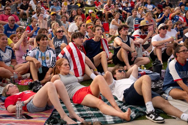 July 1, 2026, Nashville, Tennessee, USA: Fans watch a broadcast of the FIFA World Cup, WM, Weltmeisterschaft, Fussball Round of 32 match between the USA and Bosnia during a watch party at Geodis Park. FIFA World Cup Reaction: USA VS. Bosnia  - ZUMAh237 20260701_zsp_h237_004 Copyright: xCamdenxHallx