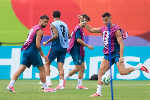 Portugal players participate in a training session as preparation for the match against Croatia in the round of 32 of the 2026 FIFA World Cup, WM, Weltmeisterschaft, Fussball in Toronto, Canada, 01 July 2026 . Portugal national team, Nationalteam training ACHTUNG: NUR REDAKTIONELLE NUTZUNG  Copyright: xBienvenidoxVelascox GR4023 20260701-55020770722_1 Portugal national team training !ACHTUNG: NUR REDAKTIONELLE NUTZUNG!  Copyright: xIMAGO BienvenidoxVelascox imago images 0860530297 0860530297st