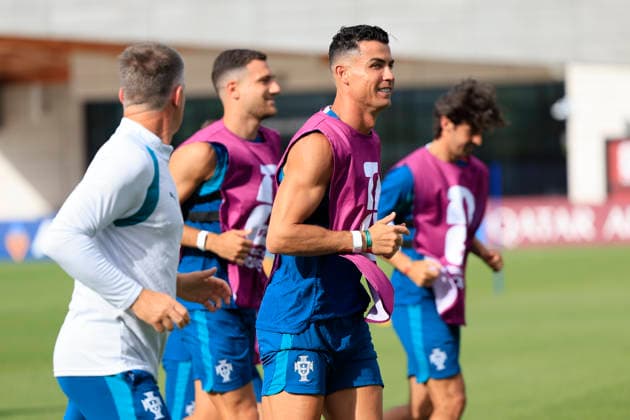 Cristiano Ronaldo of Portugal trots during a training session as preparation for the match against Croatia in the round of 32 of the 2026 FIFA World Cup, WM, Weltmeisterschaft, Fussball in Toronto, Canada, 01 July 2026 . Portugal national team, Nationalteam training !ACHTUNG: NUR REDAKTIONELLE NUTZUNG!  Copyright: xBienvenidoxVelascox AME6505 0860530463st