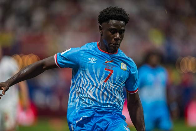 July 1, 2026, Atlanta, Georgia, USA: DR Congo forward Nathanael Mbuku (7) fights for the ball against England during their World Cup: Round of 32 match at Atlanta Stadium in Atlanta, Georgia. England wins the game, 2:1 in regulation play. Atlanta USA - ZUMAa161 20260701_aaa_a161_627 Copyright: xWalterxArcex xGMGx