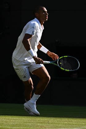 2026 Wimbledon - Felix Auger-Aliassime Felix Auger-Aliassime (CAN) during his second round match at the 2025 Wimbledon Tennis Championships at the AELTC in London, GREAT BRITAIN, on JULY 1, 2026. Photo by Corinne Dubreuil ABACAPRESS.COM London  Copyright: xDubreuilxCorinne ABACAx