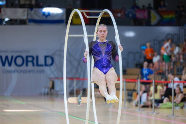 Wheel Gymnastics World Championships 2026 Rhönrad Weltmeisterschaft 2026 in der Sparkassen Arena Göttingen. Deutschland, Göttingen am 01. Juli 2026: Tag eins der Weltmeisterschaft in Rhönrad mit über 250 Athletinnen und Athleten aus 17 Nationen. Emma Gerlitz aus Deutschland beim Gym Wheel Senior All Around Semi-Finals Woman ( Frauen Halbfinal der Rhönrad turnen) in der Geradeturnen Disziplin (Straight-line). *** 2026 World Championships in Gymnastics on the Rhönrad at the Sparkassen Arena in Göttingen, Germany, Göttingen on July 1, 2026—Day one of the Rhönrad World Championships with over 250 athletes from 17 nations. Emma Gerlitz from Germany competes in the Gym Wheel Senior All-Around Semifinals—Women’s Rhönrad Gymnastics in the Straight line