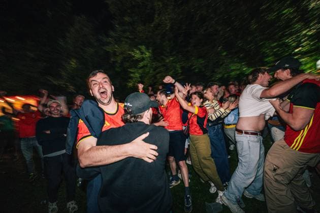 Belgian fans and supporters celebrate after scoring during a soccer game between Belgian national team, Nationalteam Red Devils and Senegal at the 2026 World Cup, on Wednesday 01 July 2026, at Place Dumont, in Stockel, Brussels. EMILExWINDAL  x180139486x