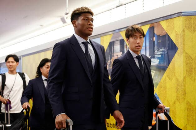 Members of the SAMURAI BLUE (Japan national team, Nationalteam arriveat Tokyo International Airport on July 2, 2026, in Tokyo, Japan. Japanese soccer fans gathered to greet their national team, who returned home after losing to Brazil in the Round of 32 of the 2026 FIFA World Cup, WM, Weltmeisterschaft, Fussball Many supporters turned out to welcome them back.  aflo_336551061 RodrigoxReyesxMarinx