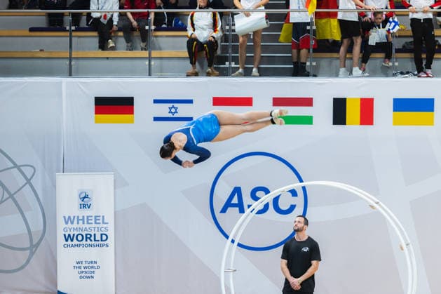 Wheel Gymnastics World Championships 2026 Rhönrad Weltmeisterschaft 2026 in der Sparkassen Arena Göttingen. Tag 02. Deutschland, Göttingen am 02. Juli 2026: Tag Zwei der Weltmeisterschaft in Rhönrad mit über 250 Athletinnen und Athleten aus 17 Nationen. Roni Schusheim aus Israel in der Disziplin Sprung (Vault). *** 2026 World Championships in Wheel Gymnastics: 2026 Rhönrad World Championships at the Sparkassen Arena in Göttingen, Day 2, Germany, Göttingen on July 2, 2026 Day Two of the Rhönrad World Championships with over 250 athletes from 17 nations Roni Schusheim from Israel in the vault event