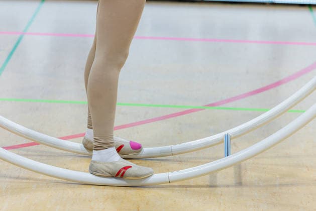 Wheel Gymnastics World Championships 2026 Rhönrad Weltmeisterschaft 2026 in der Sparkassen Arena Göttingen. Tag 02. Deutschland, Göttingen am 02. Juli 2026: Tag Zwei der Weltmeisterschaft in Rhönrad mit über 250 Athletinnen und Athleten aus 17 Nationen. Es werden spezielle Schuhe benutzt um besser turnen zu können. *** 2026 World Championships in Wheel Gymnastics: 2026 Rhönrad World Championships at the Sparkassen Arena in Göttingen, Day 2, Germany, Göttingen on July 2, 2026 Day two of the Rhönrad World Championships, featuring over 250 athletes from 17 nations Special shoes are used to perform better