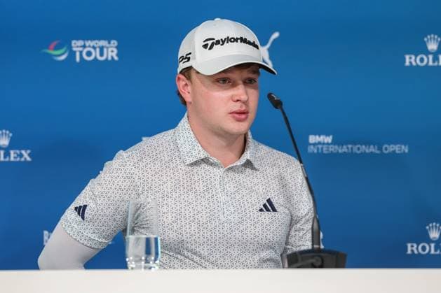 Jayden Schaper (RSA) mit -8 bei der Presskonferenz, 37. BMW International Open 2026, Golf, DP World Tour, Herren, Runde 1, 02.07.2026 Eichenried Bayern Deutschland *** Jayden Schaper (RSA) with an 8 at the press conference, 37 BMW International Open 2026, Golf, DP World Tour, Men, Round 1, July 2, 2026, Eichenried, Bavaria, Germany Copyright: xkolbert-press ChristianxKolbertx