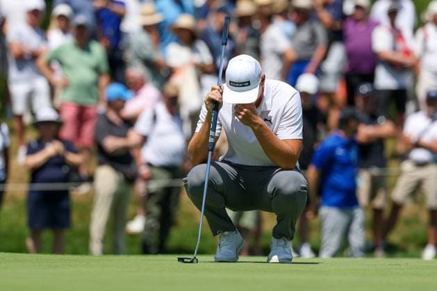Matti Schmid (GER) beim lesen der Puttlinie, 37. BMW International Open 2026, Golf, DP World Tour, Herren, Runde 1, 02.07.2026 Eichenried Bayern Deutschland *** Matti Schmid (GER) reading the putt line, 37th BMW International Open 2026, Golf, DP World Tour, Men s, Round 1, July 2, 2026, Eichenried, Bavaria, Germany Copyright: xkolbert-press ChristianxKolbertx