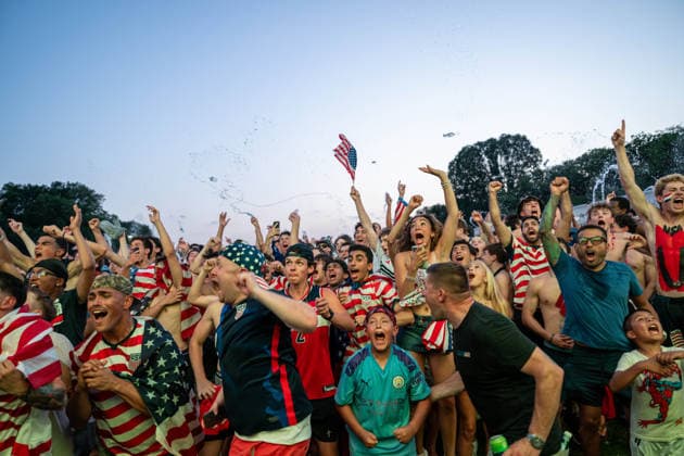 July 1, 2026, Washignton, District Of Columbia, USA: Fans watch the United States take on Bosnia and Herzegovina during a FIFA World Cup, WM, Weltmeisterschaft, Fussball Round of 32 watch party at the FIFA Fan Zone on the National Mall in Washington, D.C. Washignton USA - ZUMAk206 20260701_znp_k206_029 Copyright: xMattxKaminskyx