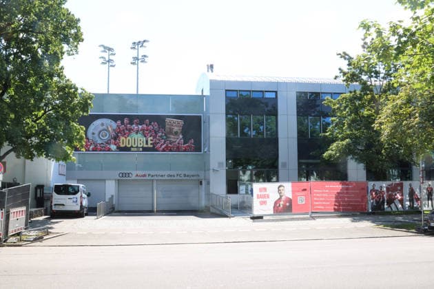 Geschäftsstelle, Baustelle, Neuebau, Umbau, Modernisierung Fussball FC Bayern München Training an der Säbenerstrasse 02.07.2026 FOTO: Mladen Lackovic LakoPress *** Office, Construction Site, New Construction, Renovation, Modernization: FC Bayern Munich Soccer Training at Säbenerstrasse, July 2, 2026. PHOTO: Mladen Lackovic, LakoPress