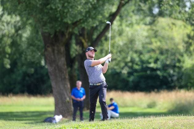 Thomas Schmidt (AM) (GER) schlaegt aus dem Rough, 37. BMW International Open 2026, Golf, DP World Tour, Herren, Runde 1, 02.07.2026 Eichenried Bayern Deutschland *** Thomas Schmidt (GER) hits from the rough, 37th BMW International Open 2026, Golf, DP World Tour, Men s, Round 1, July 2, 2026, Eichenried, Bavaria, Germany Copyright: xkolbert-press ChristianxKolbertx