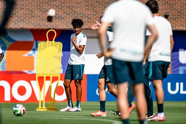 DALLAS - Lucas Herrington of Australia during the 2026 World Cup, training with Australia at Washburne Soccer and Track Stadium on July 2, 2026, in Dallas, United States. (Photo by Stefan Koops EYE4IMAGES DeFodi Images) - *** DALLAS: Lucas Herrington of Australia during the 2026 World Cup, training with the Australian national team at Washburne Soccer and Track Stadium on July 2, 2026, in Dallas, United States. Photo by Stefan Koops, EYE4IMAGES, DeFodi Images