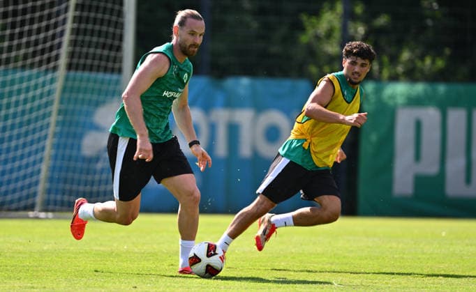 02.07.2026 - Fussball - 2. Bundesliga - Saison 2026 2027 - SpVgg Greuther Fürth Fuerth ( Kleeblatt ) - Training - - xwoxzix - Jannis Heuer (22, SpVgg Greuther Fürth ) Mehmet Avlayici (44, SpVgg Greuther Fürth ) *** July 2, 2026 Soccer 2. Bundesliga 2026–2027 Season SpVgg Greuther Fürth Fürth Kleeblatt Training xwoxzix Jannis Heuer 22, SpVgg Greuther Fürth Mehmet Avlayici 44, SpVgg Greuther Fürth