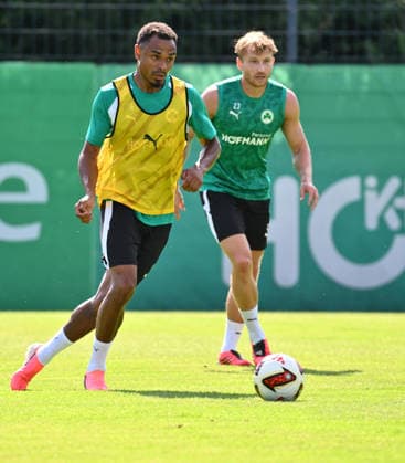 02.07.2026 - Fussball - 2. Bundesliga - Saison 2026 2027 - SpVgg Greuther Fürth Fuerth ( Kleeblatt ) - Training - - xwoxzix - Sacha Banse Bansé (6, SpVgg Greuther Fürth ) vor Jannik Dehm ( 23, SpVgg Greuther Fürth ) *** July 2, 2026 Soccer 2. Bundesliga 2026–2027 Season SpVgg Greuther Fürth Fürth Kleeblatt Training xwoxzix Sacha Banse Bansé 6, SpVgg Greuther Fürth vs. Jannik Dehm 23, SpVgg Greuther Fürth