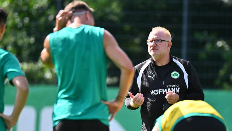 02.07.2026 - Fussball - 2. Bundesliga - Saison 2026 2027 - SpVgg Greuther Fürth Fuerth ( Kleeblatt ) - Training - - xwoxzix - Heiko Vogel ( Trainer SpVgg Greuther Fürth ) spricht zu Mannschaft Team *** July 2, 2026 Soccer 2. Bundesliga 2026–2027 Season SpVgg Greuther Fürth (Füroth Kleeblatt) Training xwoxzix Heiko Vogel, coach of SpVgg Greuther Fürth, addresses the team