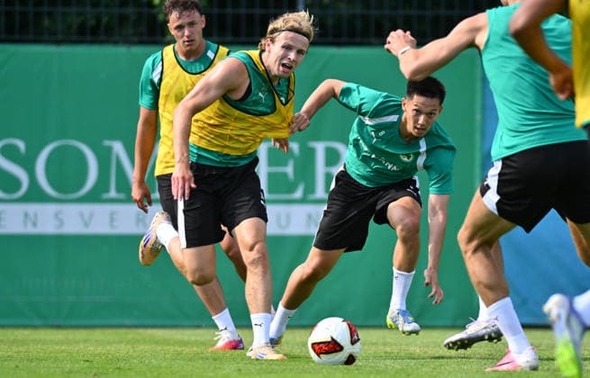 02.07.2026 - Fussball - 2. Bundesliga - Saison 2026 2027 - SpVgg Greuther Fürth Fuerth ( Kleeblatt ) - Training - - xwoxzix - Philipp Müller (36, SpVgg Greuther Fürth ) Shinta Appelkamp (8, SpVgg Greuther Fürth ) *** July 2, 2026 Soccer 2. Bundesliga 2026–2027 Season SpVgg Greuther Fürth Fürth Kleeblatt Training xwoxzix Philipp Müller 36, SpVgg Greuther Fürth Shinta Appelkamp 8, SpVgg Greuther Fürth