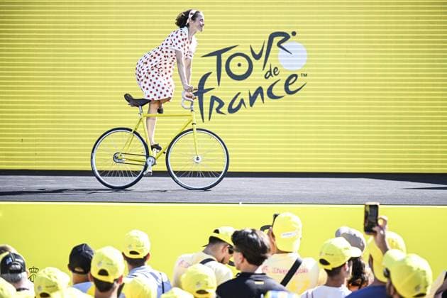 Entertainers warm up the audience at the team presentation of the 2026 Tour de France cycling race, Thursday 02 July 2026, in Barcelona, Spain. The 113th edition of the Tour de France starts on Saturday 4 July in Barcelona, Spain, and will finish in Paris, France on the 26th of July. JASPERxJACOBS  x180184783x