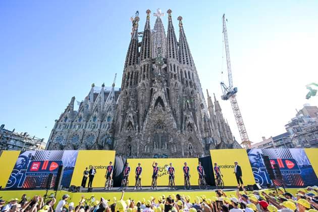 Tour de France 2026 Media Activities 02 07 2026 BARCELONA, SPAIN - JULY 02 : Team Picnic PostNL on the podium pictured during the teams presentation prior to the 113rd edition of Tour de France an UCI World Tour 2.UWT Team Time Trial stage for Men Elite of 19 km with start in Barcelona and finish in Barcelona on July 2, 2026 in Barcelona, Spain, 02 07 2026 Barcelona Spain  Copyright: xSzymonxGruchalskix