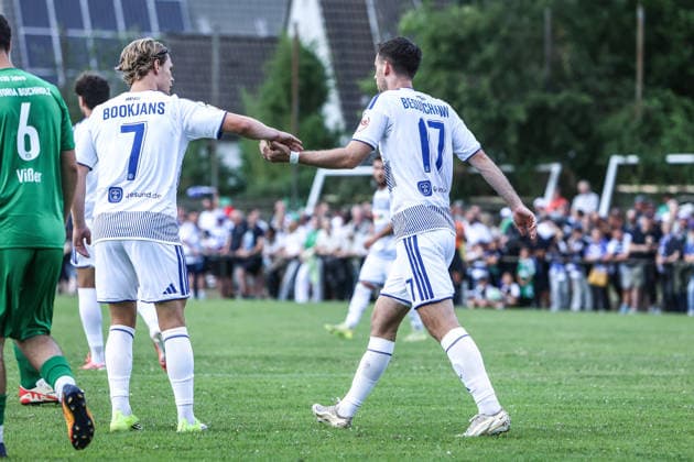 Fussball, 3.Liga Saison 2026 2027 Testspiel TuS Viktoria Buchholz - MSV Duisburg 02.07.2026, Karl-Dölzig Platz Torjubel MSV Duisburg nach dem Tor zum 2-0 durch Max Besuschkow (MSV Duisburg, 17) Duisburg Karl-Dölzig Platz Nordrhein-Westfalen Deutschland *** Sports, Soccer, 3rd Division, 2026–2027 Season, Friendly Match: TuS Viktoria Buchholz vs. MSV Duisburg, July 2, 2026, Karl Dölzig Platz: MSV Duisburg celebrates after Max Besuschkow scores the 2–0 goal, July 2, 2026, Duisburg, Karl Dölzig Platz, North Rhine-Westphalia, Germany