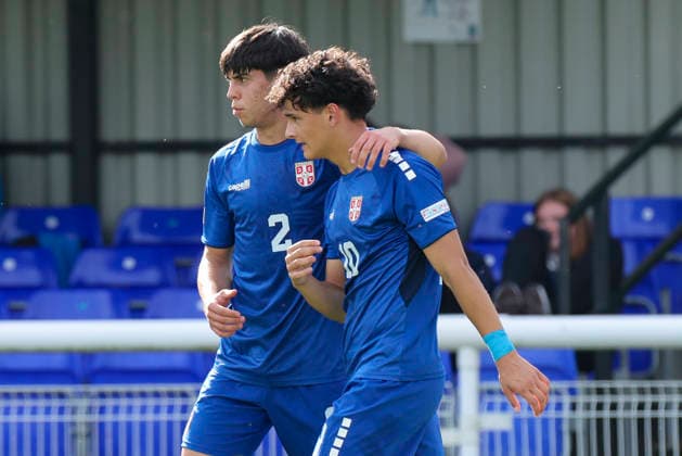 Djorde Rankovic (Serbia) bejubelt seinen Treffer zum 1:0 mit Strahinja Stojkovic (Serbia), UEFA European Under-19 Championship 2026 Group B, Serbia v Ukraine, Bangor City Stadium am 02. July 2026 in Bangor, Vereinigtes Königreich. (Foto von Marco Steinbrenner DeFodi Images) Djorde Rankovic (Serbia) celebrates after scoring his teams first goal with Strahinja Stojkovic (Serbia), UEFA European Under-19 Championship 2026 Group B, Serbia v Ukraine, Bangor City Stadium, July 2, 2026 in Bangor, United Kingdom. (Photo by Marco Steinbrenner DeFodi Images) - *** Djorde Rankovic of Serbia celebrates his goal to make it 1–0 with Strahinja Stojkovic of Serbia, 2026 UEFA European Under-19 Championship, Group B, Serbia vs. Ukraine, Bangor City Stadium on July 2, 2026, in Bangor, United Kingdom. Photo by Marco Steinbrenner, DeFodi Images. Djorde Rankovic of Serbia celebrates after scoring his team’s first goal with Strahinja Stojkovic of Serbia, 2026 UEFA European Under-19 Championship, Group B, Serbia vs. Ukraine, Bangor City Stadium, July 2, 2026, in Bangor, United Kingdom. Photo by Marco Steinbrenner, DeFodi Images